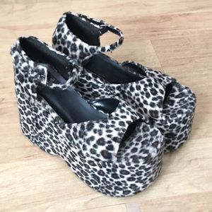 🐆 N.Y.L.A. Fuzzy Leopard Platform Wedges🐆